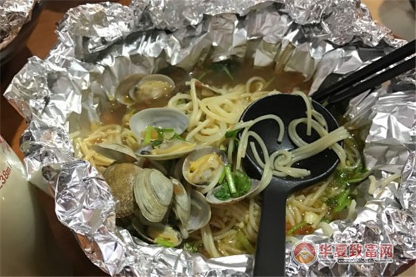 嘿巴适花甲米线加盟